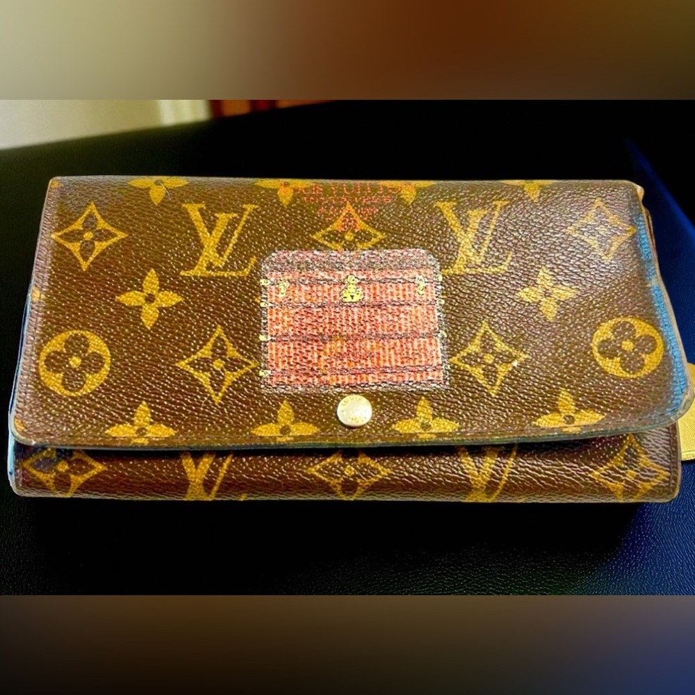 Authentic Louis Vuitton vintage trunk long wallet